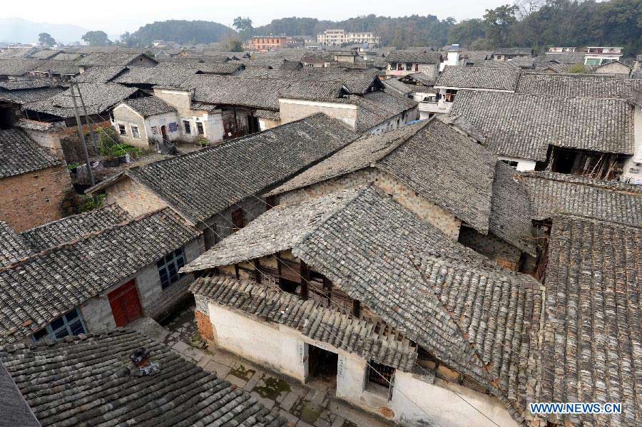 Photo taken on Jan. 30, 2013 shows the Tianbao Village in Yifeng County, east China's Jiangxi Province, Jan. 30, 2013. Tianbao Village, whose history is about 1,800 years, can date back to the Tang Dynasty (618-907), covering an area of more than 2.5 square kilometers. Tianbao was ever the county site of the ancient Yifeng County, carrying profound cultural connotation. There are more than 120 buildings in the village built in the Ming and Qing dynasties (1368-1912), all of which present high artistic value. The village has been listed in the pool of national cultural and natural heritage protection projects. (Xinhua/Song Zhenping)