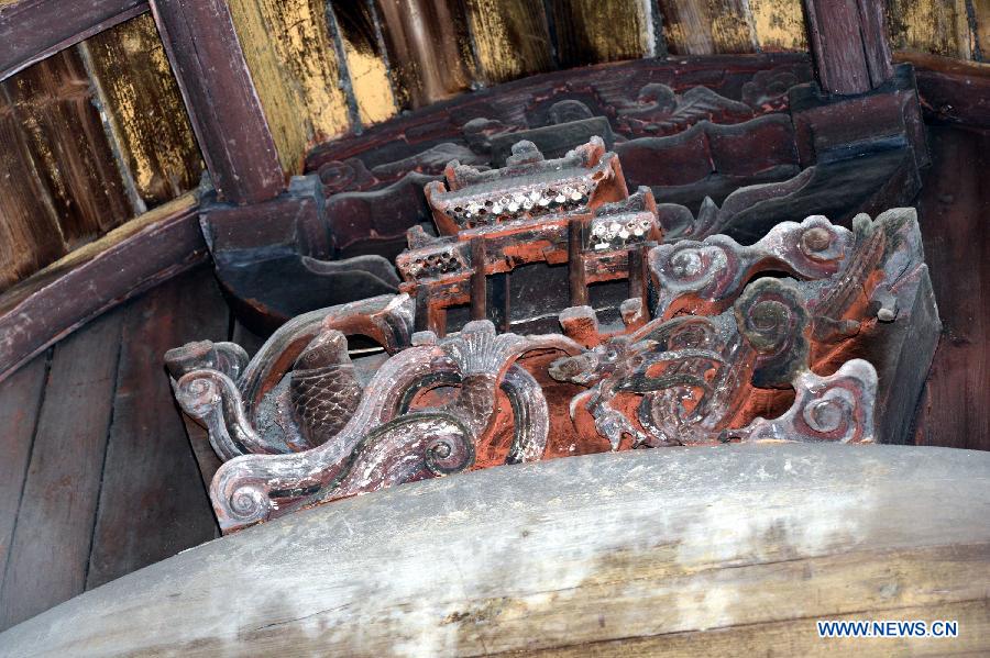 Photo taken on Jan. 30, 2013 shows a delicate wood carving on a door beam in Tianbao Village in Yifeng County, east China's Jiangxi Province. Tianbao Village, whose history is about 1,800 years, can date back to the Tang Dynasty (618-907), covering an area of more than 2.5 square kilometers. Tianbao was ever the county site of the ancient Yifeng County, carrying profound cultural connotation. There are more than 120 buildings in the village built in the Ming and Qing dynasties (1368-1912), all of which present high artistic value. The village has been listed in the pool of national cultural and natural heritage protection projects. (Xinhua/Song Zhenping)