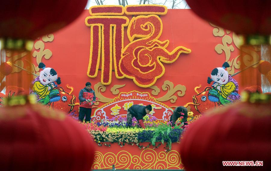 Workers prepare for the temple fair in Longtan Park in Beijing, capital of China, Jan. 31, 2013. The 30th Longtan Spring Festival Cultural Temple Fair will be held here between Feb. 9 and Feb. 16 to greet the Spring Festival which falls on Feb. 10 this year. (Xinhua/Luo Xiaoguang)