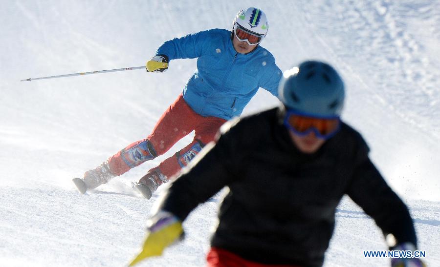 People ski at Jiangjunshan Ski Resort in Altay, northwest China's Xinjiang Autonomous Region, Jan. 31, 2013. Thanks to its snow and ice resources, Altay received 87,300 trips from mid-October of 2012 to Jan. 22 this year with tourism revenues hitting 58.49 million yuan (9.4 million US dollars). (Xinhua/Sadat)