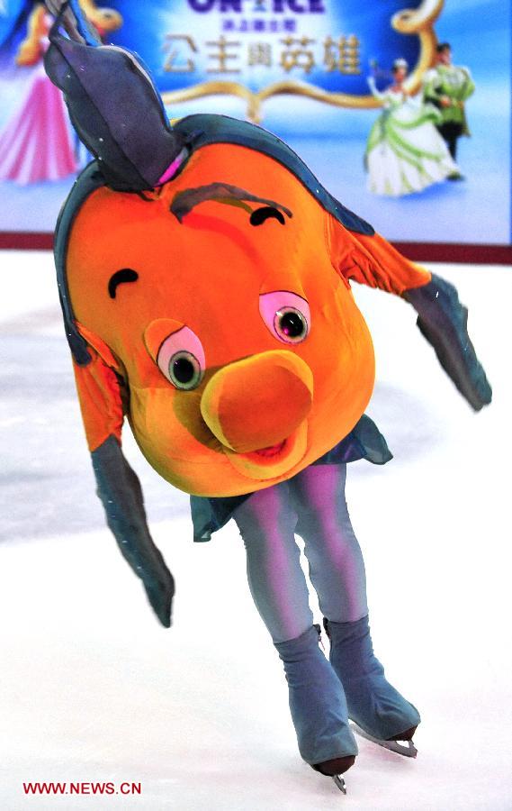 A dancer performs Disney's dance drama "Princess and Hero" on ice in Taipei, southeast China's Taiwan, Jan. 31, 2013. The dance drama will show in Taichung, Taipei and Kaohsiung in February.(Xinhua/Wu Ching-teng) 