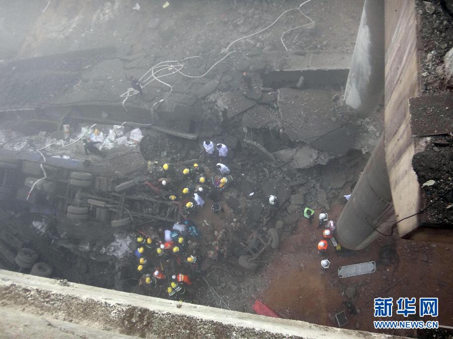 A photo taken on Feb. 1 shows the scene of the accident. At least four people died and eight others were injured after an expressway bridge partially collapsed due to a truck explosion Friday morning in Sanmenxia, central China's Henan province. (Xinhua/Xiao Meng)