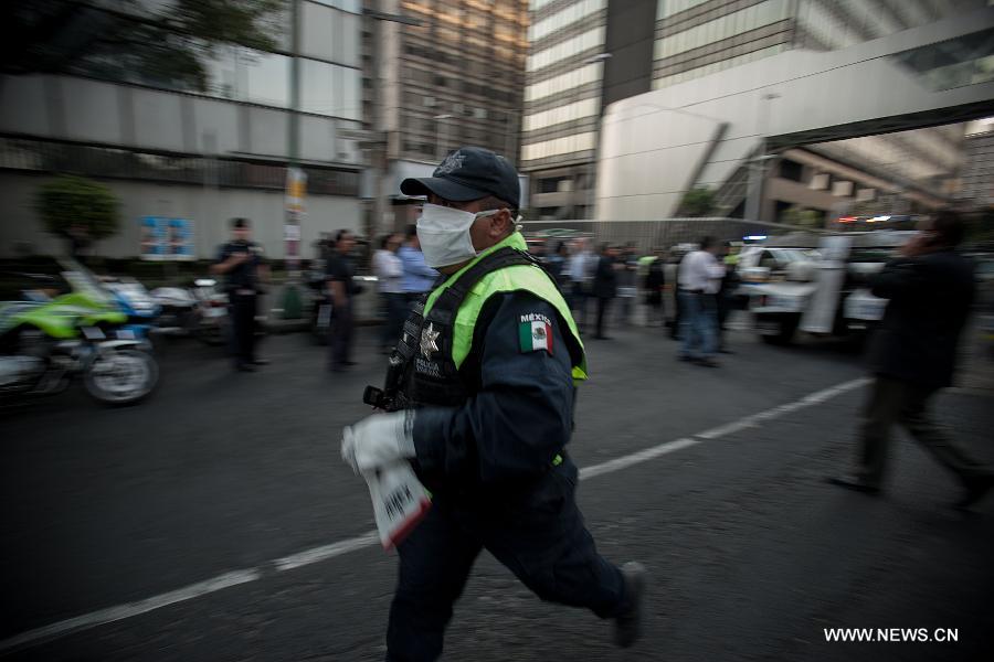A policeman works at the headquarters of Mexico's oil giant PEMEX after an explosion in Mexico City, capital of Mexico, on Jan. 31, 2013. A powerful blast ripped through the landmark headquarters of Mexico's oil giant PEMEX in Mexico City on Thursday, killing 14 person, injuring more than 80 others and causing extensive damage to the building, according to local press.(Xinhua/Pedro Mera)