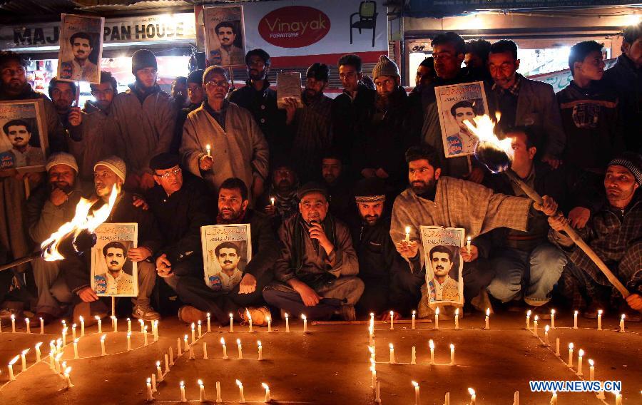 Activists of pro-independent group Jammu and Kashmir Liberation Front (JKLF) stage a torch and candle light protest in Srinagar, summer capital of Indian-controlled Kashmir, Feb. 2, 2013. Dozens of JKLF activists protest the life term sentences granted to Kashmiri separatist activists by Indian courts. JKLF under its chairmanship initiated the campaign urging Indian authorities to revoke the decisions and release the arrested. (Xinhua/Javed Dar) 