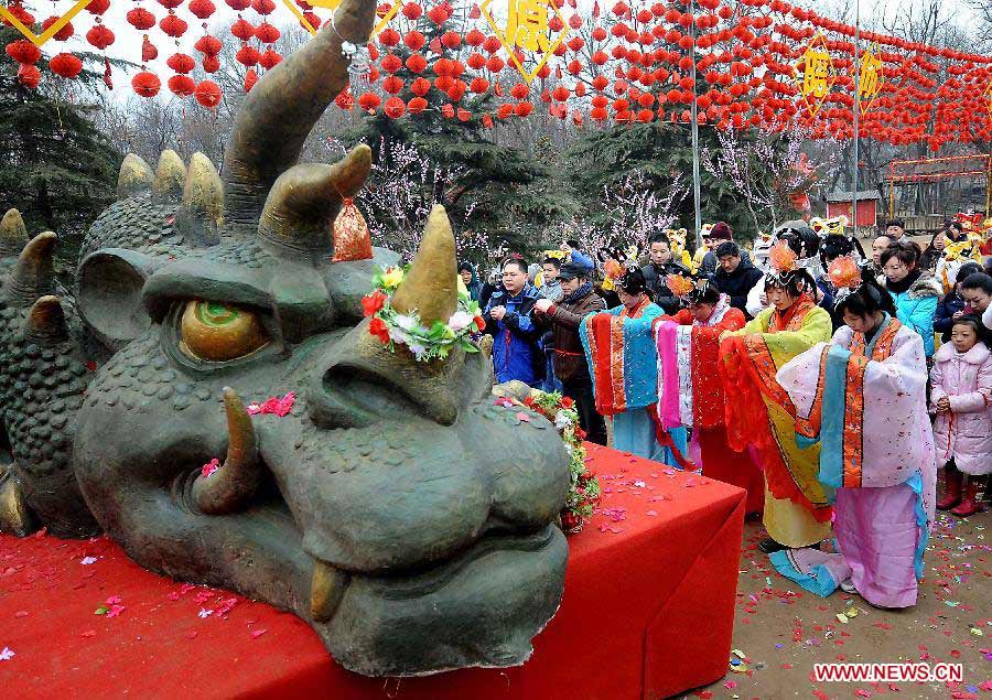 People gather to worship "Nian," a beast in Chinese mythology which comes out of hiding to attack people around Chinese Lunar New Year, at a temple fair in Zhengzhou, capital of central China's Henan Province, Feb. 10, 2010. Chinese people who live in the central China region have formed various traditions to celebrate the Chinese Lunar New Year. (Xinhua/Wang Song)