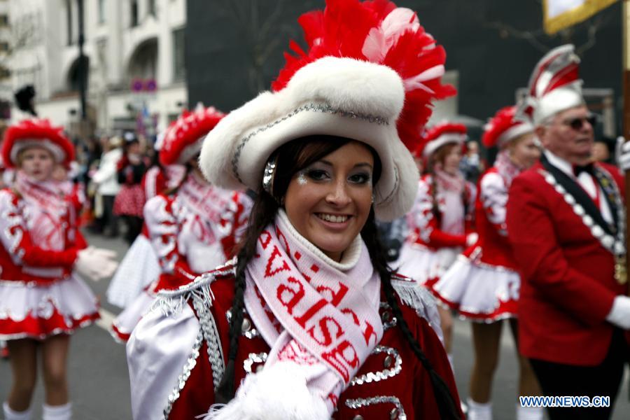 A girl in flamboyant costumes sings and dances during the grand procession of the 13th Berliner Fasching Parade in Berlin Feb. 3, 2013. Berliner carnival revelers took part in the grand fasching parade on Sunday, with the colorful floats and groups on foot, under the slogan of "Berlin Heijo - We take off!." (Xinhua/Pan Xu)