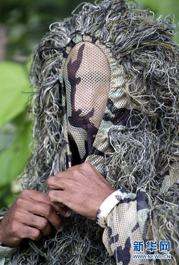 Panama officers attend Special Forces military competition in camouflage clothing in Salvador, June 16, 2011. (Photo/ Xinhua)