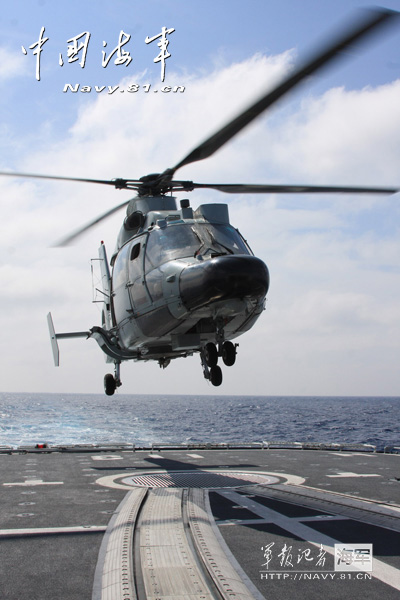 A ship-borne helicopter is in anti-submarine training. (China Military Online/Ding Zengyi and Wang Lingshuo)