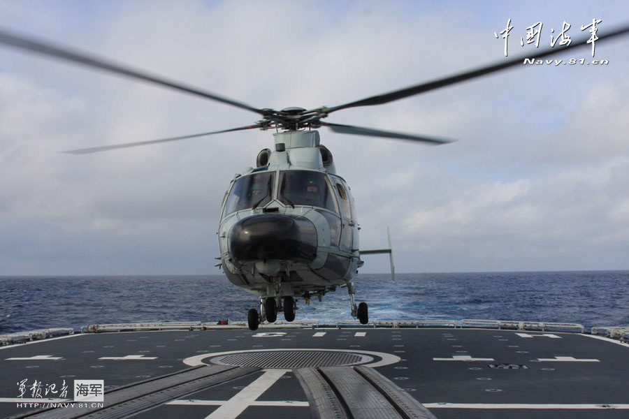 A ship-borne helicopter is in anti-submarine training. (China Military Online/Ding Zengyi and Wang Lingshuo)