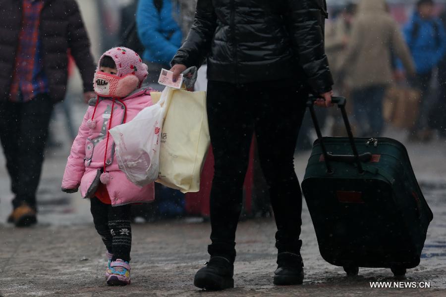 A girl and her mother walks at the Beijing train station in Beijing, capital of China, Feb. 3, 2013. Many children travel with their families during the 40-day Spring Festival travel rush which started on Jan. 26. The Spring Festival, which falls on Feb. 10 this year, is traditionally the most important holiday of the Chinese people. Public transportation is expected to accommodate about 3.41 billion trips nationwide during the holiday, including 225 million trips by railways. (Photo/Xinhua)