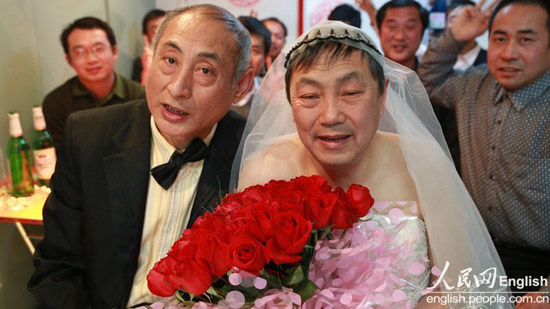 Gay Wedding Makes A Splash Online People S Daily Online