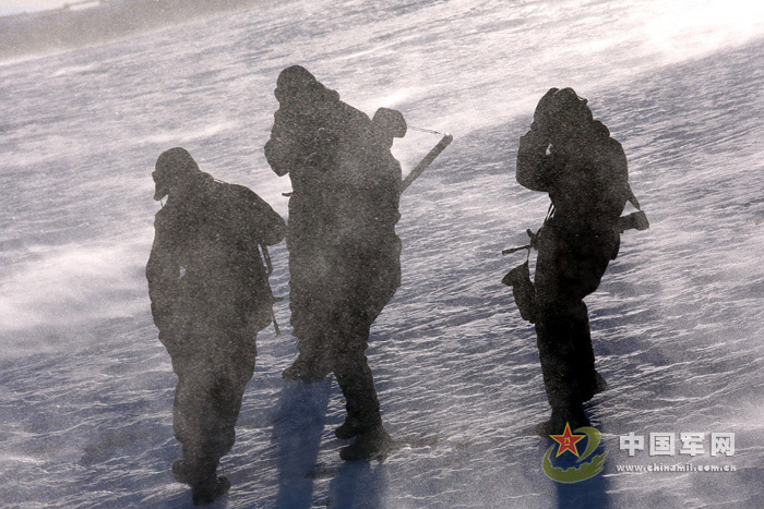 The officers and men of the Changbai Mountains Sentry Post of the No.1 Company of a frontier defense regiment under the Jilin Provincial Military Command (PMC) of the Chinese People's Liberation Army (PLA) conduct a 3-kilometer-long foot patrol in a temperature of 30 degrees below zero at 05:40 on January 18, 2013. (China Military Online/Mo Fei, Zhang Lei)  