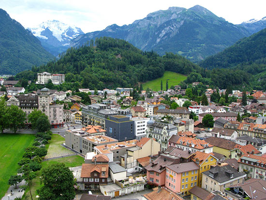 Interlaken, Switzerland (Source: www.huanqiu.com)
