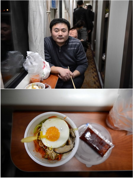 Mr. Wang, who has been working in IT industry for 20 years in Beijing, spent 25 yuan to buy fast foods before getting on train. (Xinhua/Zhou Mi)