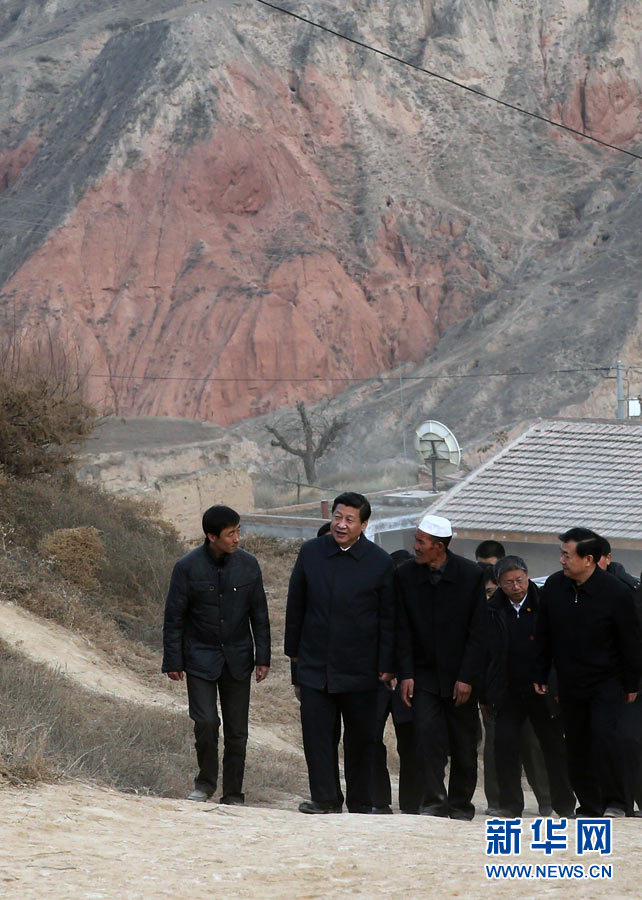 Xi Jinping (2nd, L), general secretary of the Central Committee of the Communist Party of China (CPC) and also chairman of the CPC Central Military Commission, visits the Bulenggou Village of the Dongxiang Autonomous County, northwest China's Gansu Province, Feb. 3, 2013. Xi Jinping visited villages, enterprises and urban communities, chatting with impoverished villagers and asking about their livelihood during an inspection tour to Gansu from Feb. 2 to 5. During his visit, Xi also extended Spring Festival greetings to all Chinese people as the Spring Festival, or the Chinese Lunar New Year, approaches. (Xinhua/Lan Hongguang)