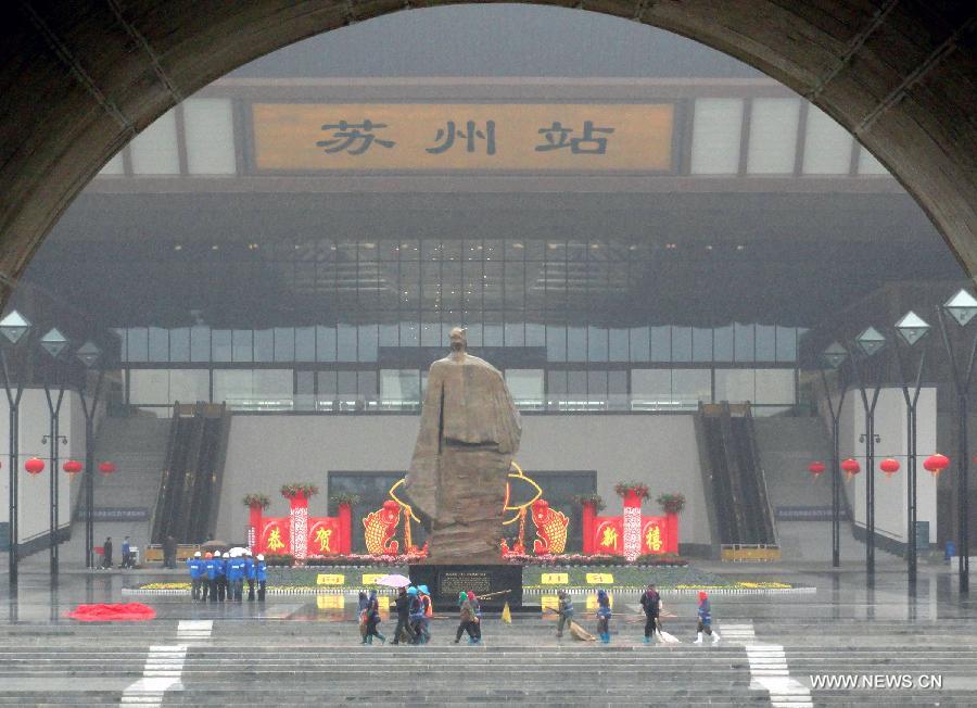 Photo taken on Feb. 5, 2012 shows the South Square of the Suzhou Railway Station in Suzhou, east China's Jiangsu Province. A five-year renovation project at the Suzhou Railway Station was accomplished on Tuesday. With a total investment of 2.3 billion yuan (370 million U.S. dollars), the renovation project alleviates the transport pressure of the Suzhou Railway Station. (Xinhua/Wang Jiankang)  