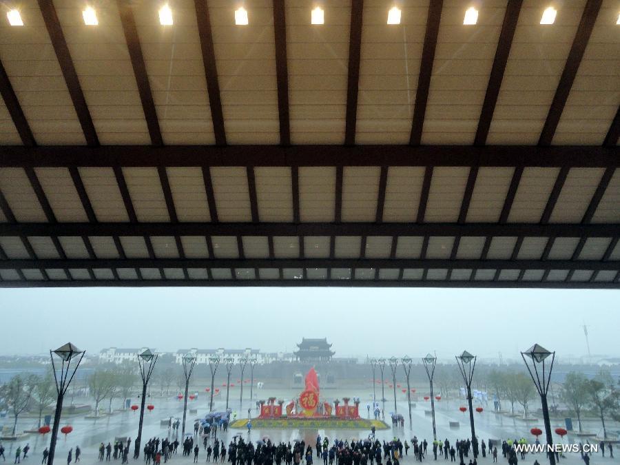 Photo taken on Feb. 5, 2012 shows the South Square of the Suzhou Railway Station in Suzhou, east China's Jiangsu Province. A five-year renovation project at the Suzhou Railway Station was accomplished on Tuesday. With a total investment of 2.3 billion yuan (370 million U.S. dollars), the renovation project alleviates the transport pressure of the Suzhou Railway Station. (Xinhua/Wang Jiankang)  