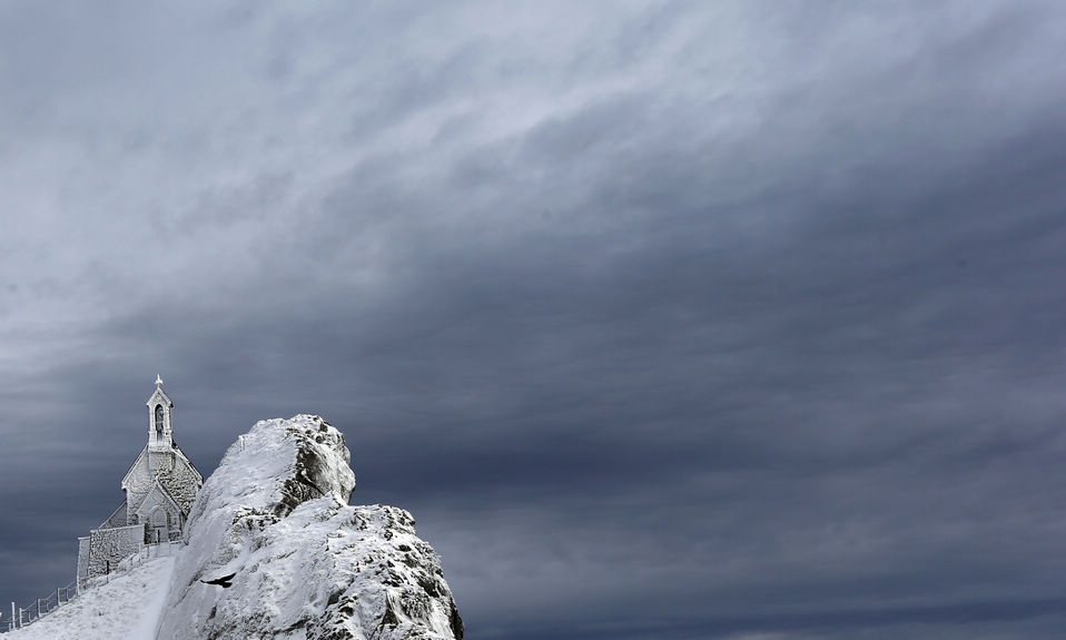 Frost covers Wendelstein church, Germany's highest church, on the 1,838 meter-high Wendelstein Mountain near Bayrischzell, Germany. (Xinhua/AFP)