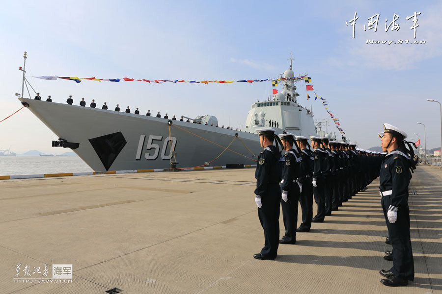 The commissioning, naming and flag-presenting ceremony of the "Changchun" warship was held on the morning of February 1, 2013.(China Military Online)