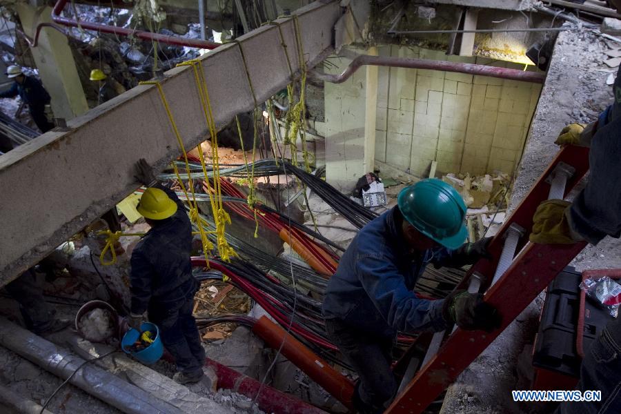 Employees remove debris from the zone of the blast in the Pemex-Management B2 building in Mexico City, capital of Mexico, on Feb. 5, 2013. (Xinhua/Alejandro Ayala) 