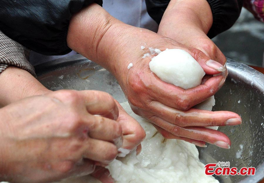 Photo taken on February 4 shows traditional cultural activities were held at Wuyuan of Eastern Jiangxi Province to celebrate Beginning of Spring. February 4 marks the Beginning of Spring, one of the twenty-four solar terms on China's traditional calendar. (Photo/Hu Dunhuang)