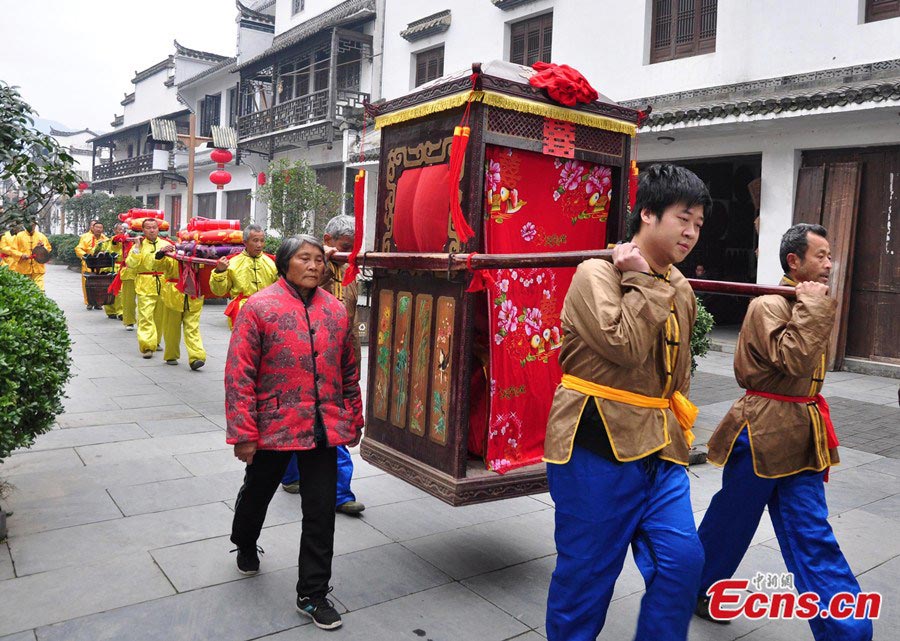 Photo taken on February 4 shows traditional cultural activities were held at Wuyuan of Eastern Jiangxi Province to celebrate Beginning of Spring. February 4 marks the Beginning of Spring, one of the twenty-four solar terms on China's traditional calendar. (Photo/Hu Dunhuang)