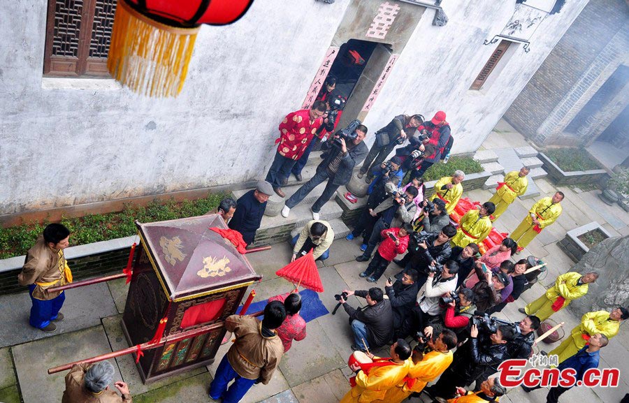 Photo taken on February 4 shows traditional cultural activities were held at Wuyuan of Eastern Jiangxi Province to celebrate Beginning of Spring. February 4 marks the Beginning of Spring, one of the twenty-four solar terms on China's traditional calendar. (Photo/Hu Dunhuang)