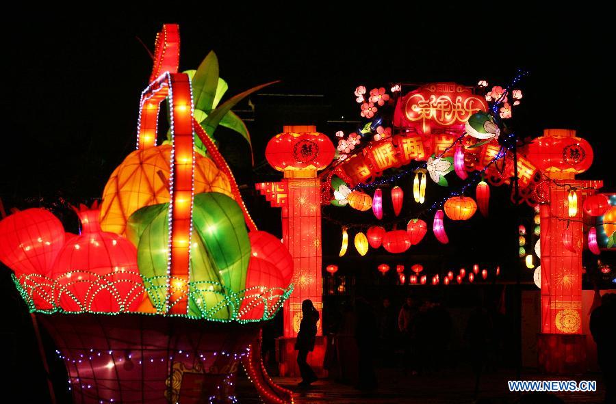 Visitors view festive lanterns in Nanjing, capital of east China's Jiangsu Province, Feb. 5, 2013. A 22-day lantern show will be launched on Feb. 6 to greet the upcoming Spring Festival, which falls on Feb. 10 this year. (Xinhua/Wang Xin) 