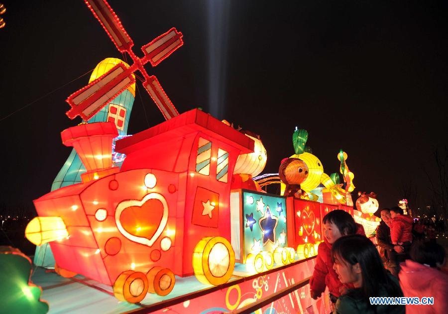 Visitors view festive lanterns during a lantern show in Changsha, capital of central China's Hunan Province, Feb. 5, 2013. The lantern show was held to greet the upcoming Spring Festival, or the Chinese Lunar New Year, which falls on Feb. 10 this year. (Xinhua/Li Ga)