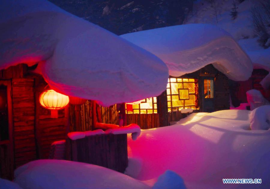 Photo taken on Feb. 2, 2013 shows the night scene of a hotel at the Shuangfeng Forest Farm in Mudanjiang City, northeast China's Heilongjiang Province. The Shuangfeng Forest Farm, located in an intersection of two mountains, witnesses frequent snowfalls and is covered with snow for most of the year. (Xinhua/Jin Liangkuai) 