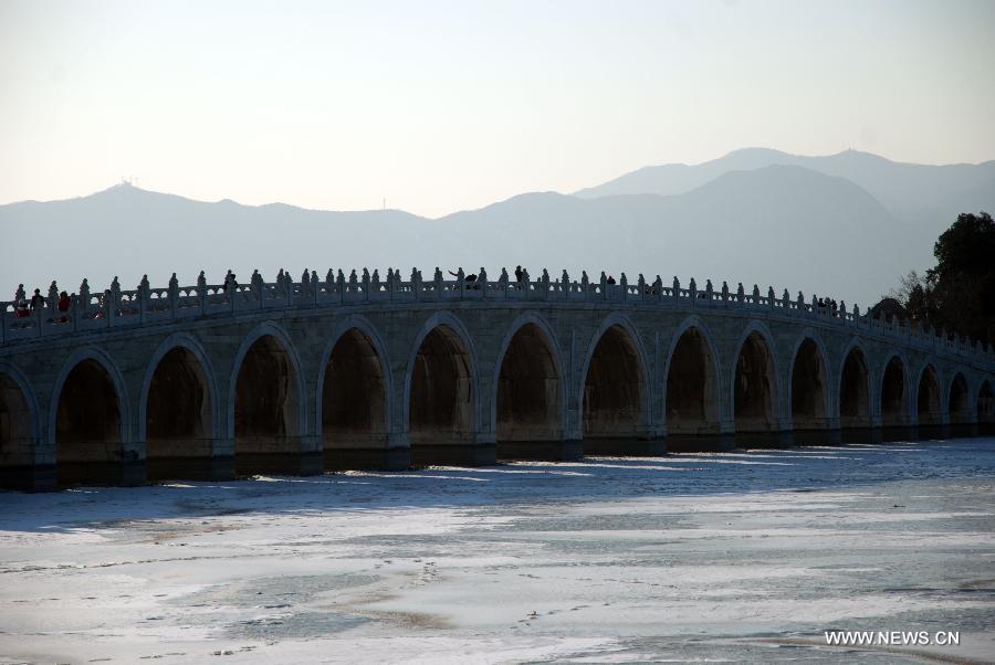 Photo taken on Feb. 4, 2013 shows the scenery of the Summer Palace in winter in Beijing, capital of China. (Xinhua/Li Gang)