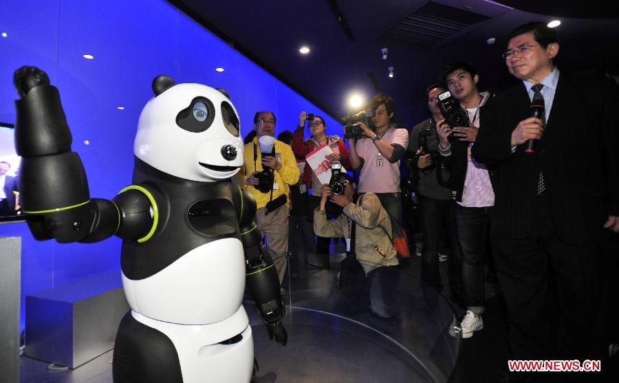 A giant panda robot is displayed in a newly inaugurated robot pavilion at Taipei Expo Park in Taipei, southeast China's Taiwan, Feb. 6, 2013. The robot pavilion was inaugurated Wednesday at the Xinsheng Park of Taipei Expo Park. The facility features 60 robotic exhibits. (Xinhua/Wu Ching-teng)