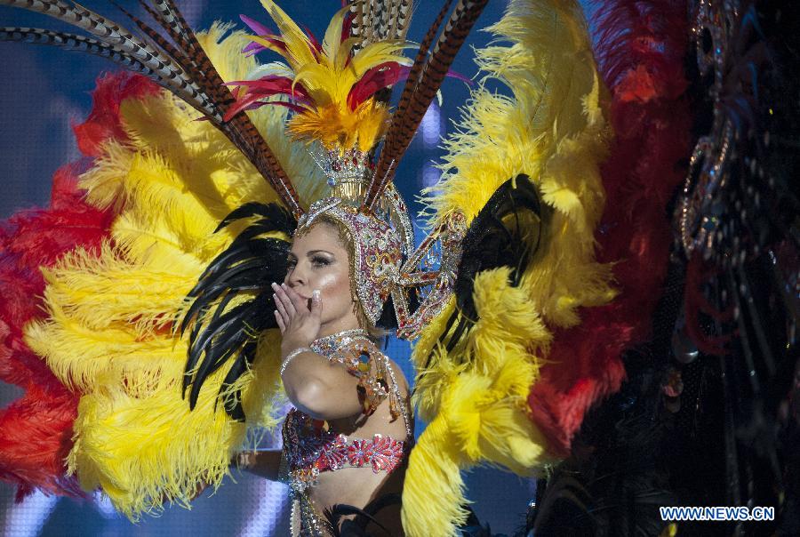 A contestant performs during the Carnival Queen pageant in Santa Cruz, Spain, Feb. 6, 2013. (Xinhua/Xie Haining)