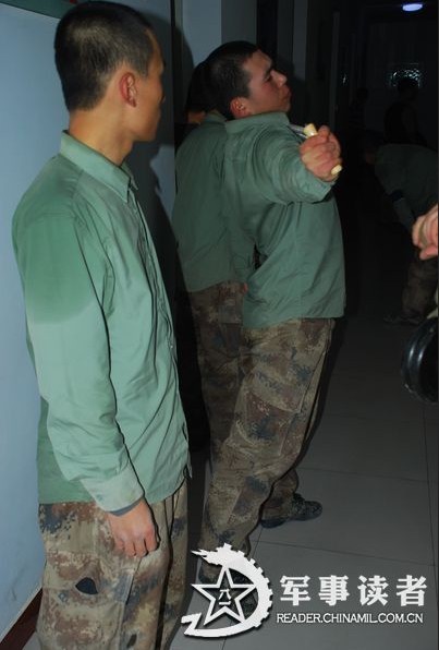 Soldiers of a regiment of the Lanzhou Military Area Command (MAC) of the Chinese PLA train hard in the barrack. (China Military Online/Gong Shuangwen, Yang Guo, Hu Gai)  