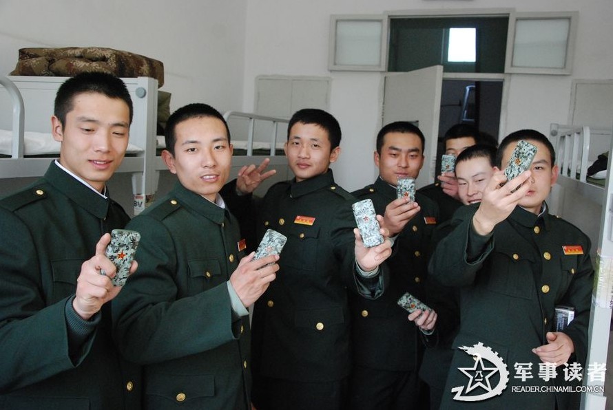 Soldiers of a regiment of the Lanzhou Military Area Command (MAC) of the Chinese PLA train hard in the barrack. (China Military Online/Gong Shuangwen, Yang Guo, Hu Gai)  