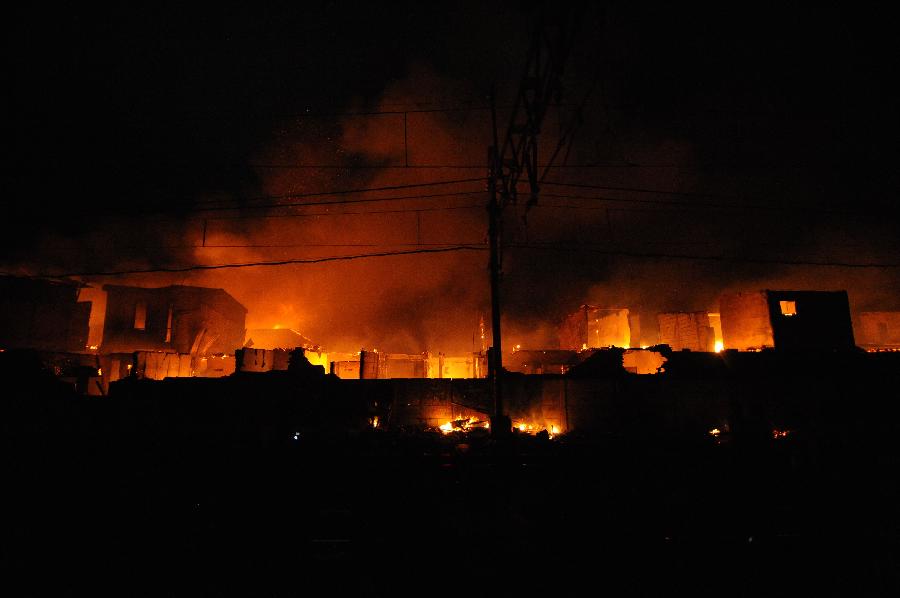Photo taken on Feb. 7, 2013 shows the fire scene at Duri Selatan, Tambora, west Jakarta, Indonesia. About 70 tenements were burnt in the fire, affecting 2,284 residents, according to Isnawa Adji, Head of the Subdistrict of Tambora. (Xinhua/Veri Sanovri) 