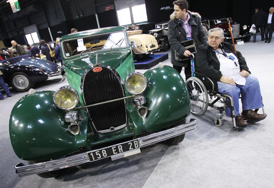 People view a BUGATTI classic car at the 38th Retromobile Salon at Paris Expo Porte de Versailles in Paris, France, Feb. 8, 2013. The annual Retromobile Salon was held here from Feb. 6 to 10, 2013. (Xinhua/Gao Jing) 