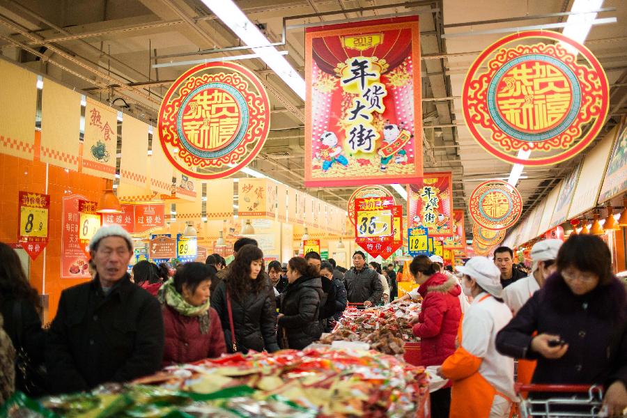 People select goods at a supermarket in Huaibei City, east China's Anhui Province, Feb. 7, 2013, to prepare for the coming Spring Festival, which falls on Feb. 10 this year. (Xinhua/Wang Wen)