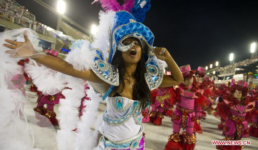 Performers participate in the samba parade in Rio de Janeiro, Brazil, Feb. 8, 2013. (Xinhua/Weng Xinyang) 