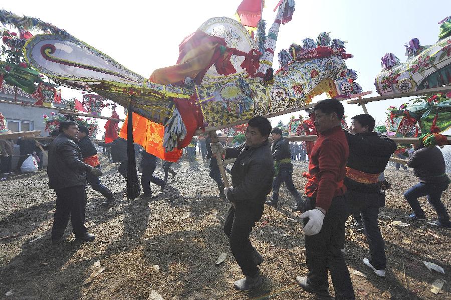 Villagers perform bench dragon dance to celebrate Chinese Lunar New Year, or the Spring Festival, in Hengshan Township, Wuhu City, east China's Anhui Province, Feb. 10, 2013. Various activities were held all over China on Sunday to celebrate the Spring Festival, marking the start of Chinese lunar Year of the snake. The Spring Festival falls on Feb. 10 this year. (Xinhua/Shen Xiang) 
