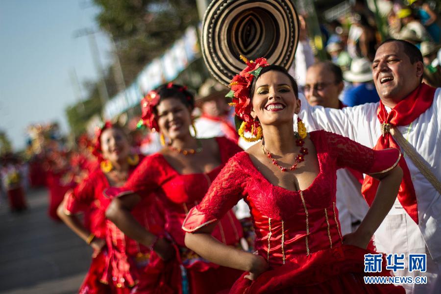 Performers participate in the carnival in Barranquilla, Colombia, Feb. 10, 2013. (Xinhua Photo)  