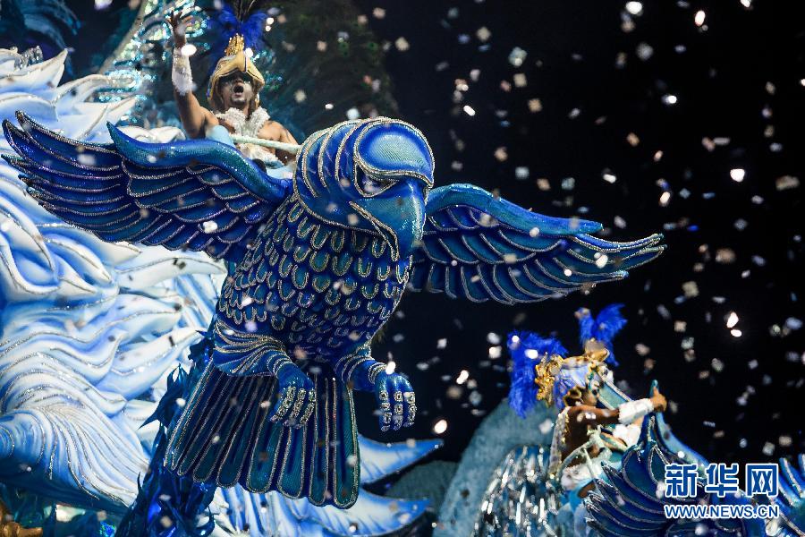 Performers participate in the carnival in Sao Paulo, Brazil, Feb. 10, 2013. (Xinhua Photo)