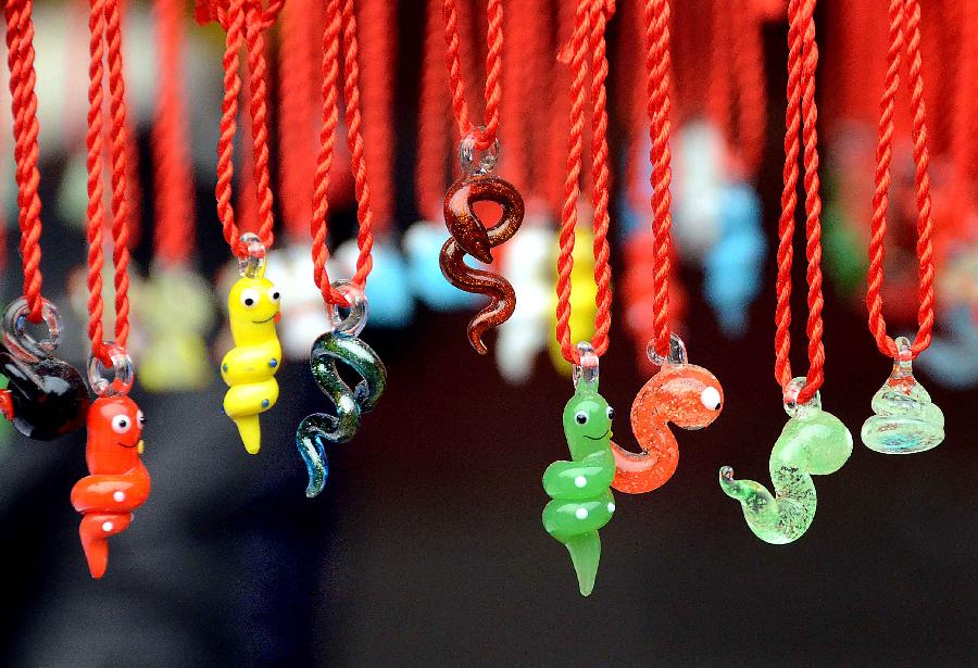 Photo taken on Feb. 10, 2013 shows lovely "snake" ornaments for sale at a temple fair in Zhengzhou, capital of central China's Henan Province. Chinese people ushered in the Year of the Snake on Feb. 10 and various snake handicrafts can be seen at temple fairs, a Chinese cultural gathering usually held around the time of the Chinese New Year. (Xinhua/Wang Song)