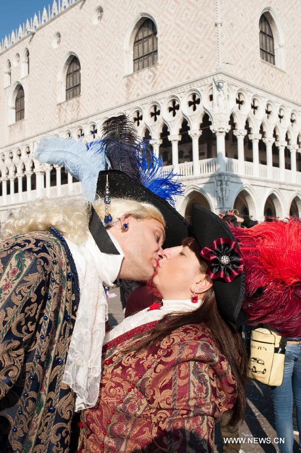 Two costumed revellers kiss each other during the carnival in Venice, Italy, on Feb. 10, 2013. The 18-day 2013 Venice carnival will end on Feb. 12. (Xinhua/Huang Xiaozhe) 
