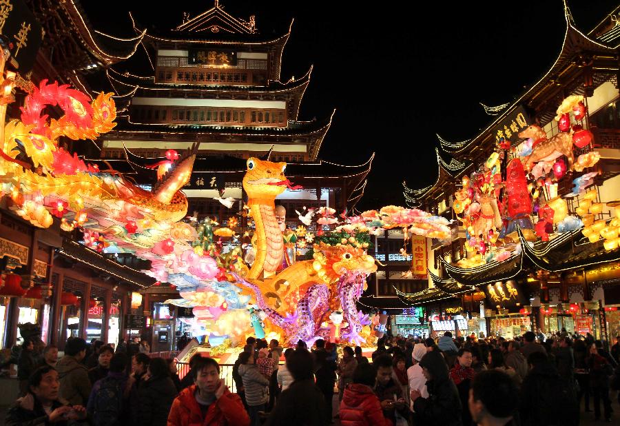 Tourists enjoy lanterns at the Yuyuan Garden in Shanghai, east China, Feb. 11, 2013. Lantern show in the garden attracted many citizens. (Xinhua/Liu Ying)