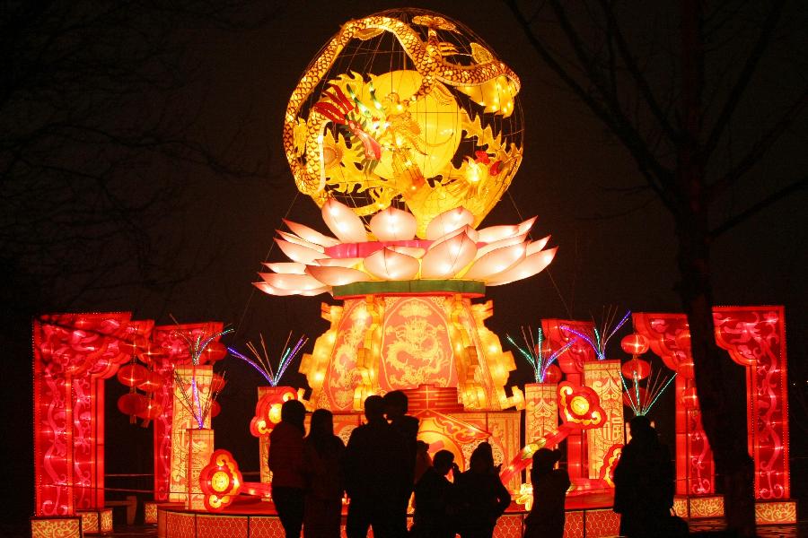 Visitors view the lanterns during a lantern show held to celebrate the Spring Festival, or the Chinese Lunar New Year, in Guiyang, capital of southwest China's Guizhou Province, Feb. 12, 2013. (Xinhua/Long Chengfu)
