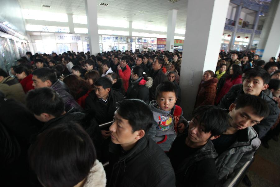 Passengers queue to buy tickets at a long-distance coach station in Renshou County, Meishan City, southwest China's Sichuan Province, Feb. 13, 2013. The number of road passengers rises as half of the week-long Spring Festival holiday has passed, and many people are returning to their jobs from home-reunions. (Xinhua/Yao Yongliang) 