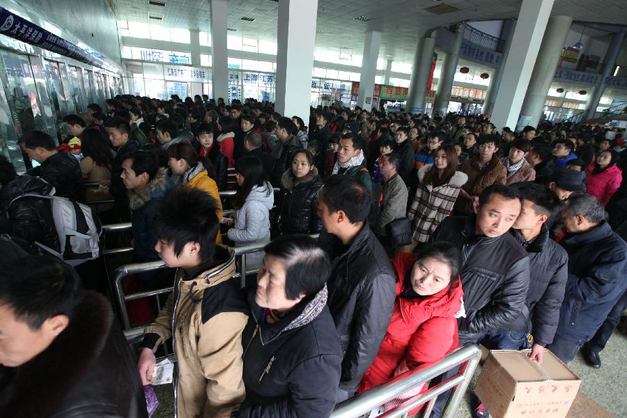 Passengers queue to buy tickets at a long-distance coach station in Renshou County, Meishan City, southwest China's Sichuan Province, Feb. 13, 2013. The number of road passengers rises as half of the week-long Spring Festival holiday has passed, and many people are returning to their jobs from home-reunions. (Xinhua/Yao Yongliang)