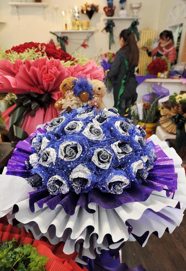 Bouquets are seen at a flower shop in Yinchuan, capital of northwest China's Ningxia Hui Autonomous Region, Feb. 13, 2013. Florists in Yinchuan began their preparation of bouquets for the upcoming Valentine's Day. (Xinhua/Peng Zhaozhi) 