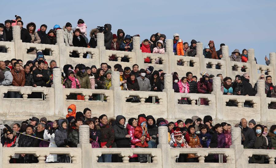 People visit the Temple of Heaven in Beijing, China, Feb. 10, 2013. People in China are enjoying the week-long holiday of Spring Festival, or Chinese Lunar New Year. Numerous travelers has crammed in tourism sites across the country. (Xinhua/Liang Zhiqiang) 